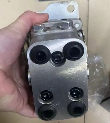 Kazı makinesi pedal valfi 702-16-04250 Seyahat kontrol kolu 702-16-01861 702-16-01542 PC78 için PC200-7 PC200-8