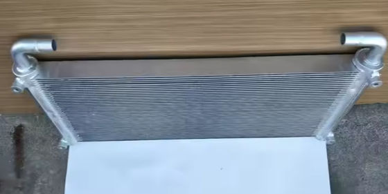 Yüksek Kaliteli Hidrolik Yağ Soğutucu Ekskavatör Su Radyatörü 4650353 Model ZAX200-3 ZAX210-3 İnşaat Makineleri Parçaları İçin